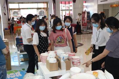 紡織品零售引領(lǐng)消費(fèi)熱潮 廣州番禺區(qū)1-7月社零總額增長(zhǎng)19.3%